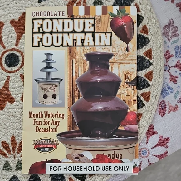 Nostalgia Chocolate Fondue Fountain - Cream and Silver - Picture 2 of 2